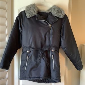 No boundaries black cold weather coat with gray color. Girls size 16.